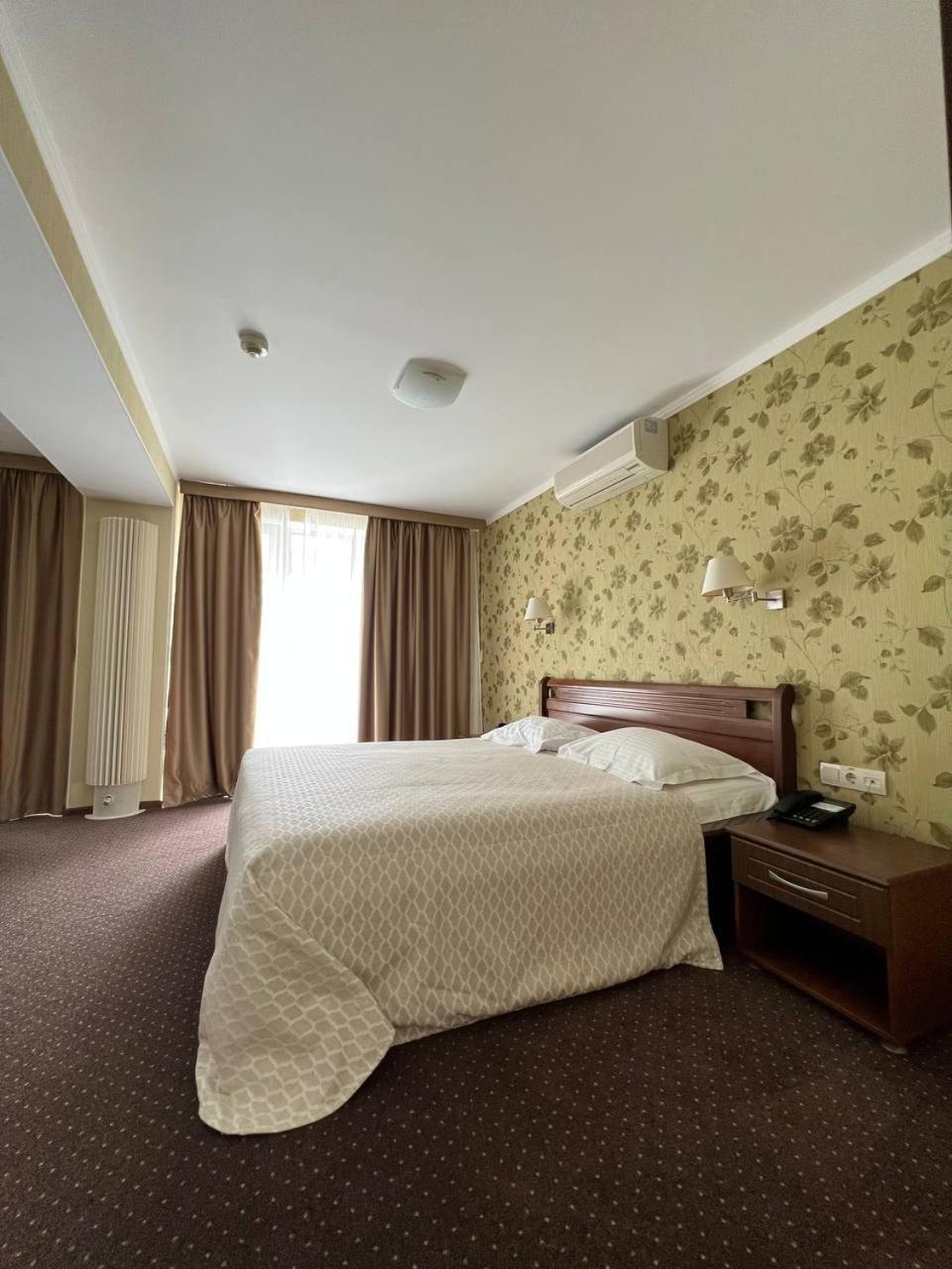 Grand-Marine Hotel & Spa Burlach'ya Balka Exterior photo