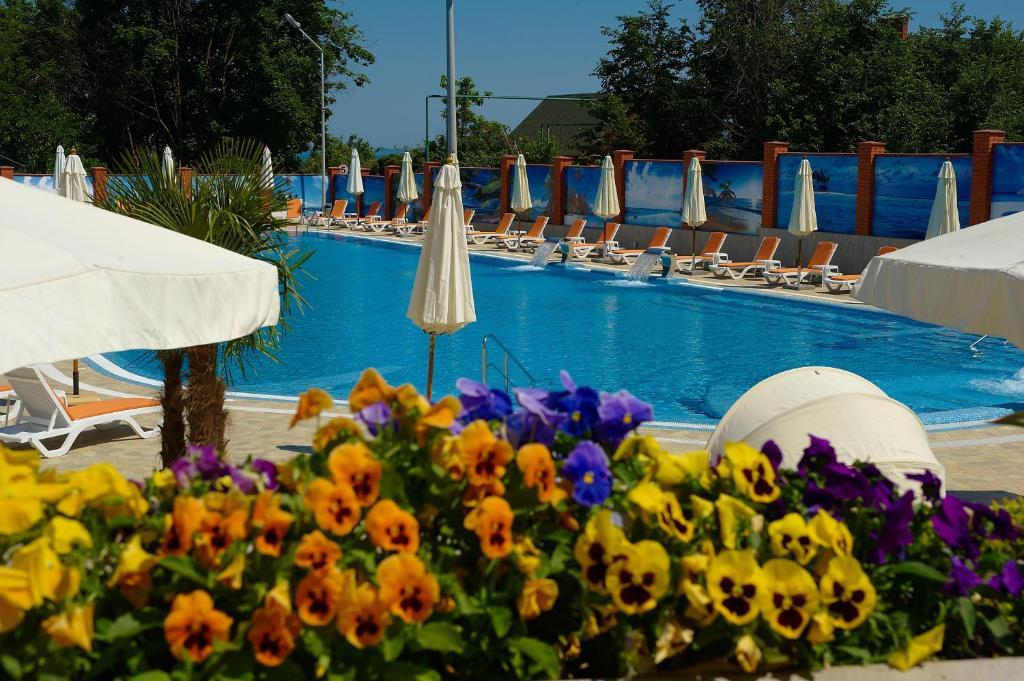 Grand-Marine Hotel & Spa Burlach'ya Balka Exterior photo